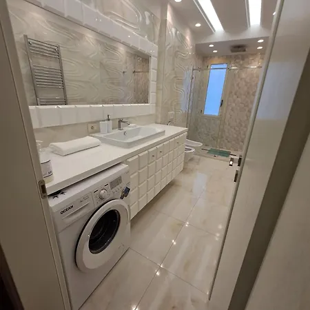 Apartment Apartment *