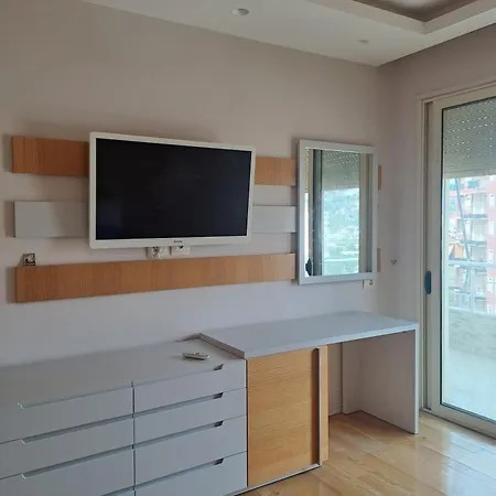 Apartment Apartment *