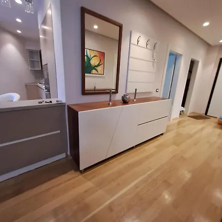 Apartment דירה *